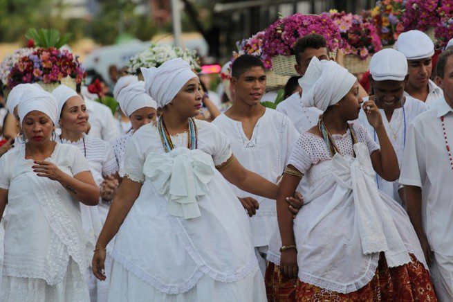 Image: people in white, wearing Umbanda clothes, a religion where mediumship is practiced and, often, Spiritism is studied